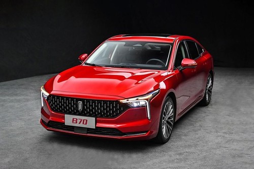 Bestune B70 Front Side View