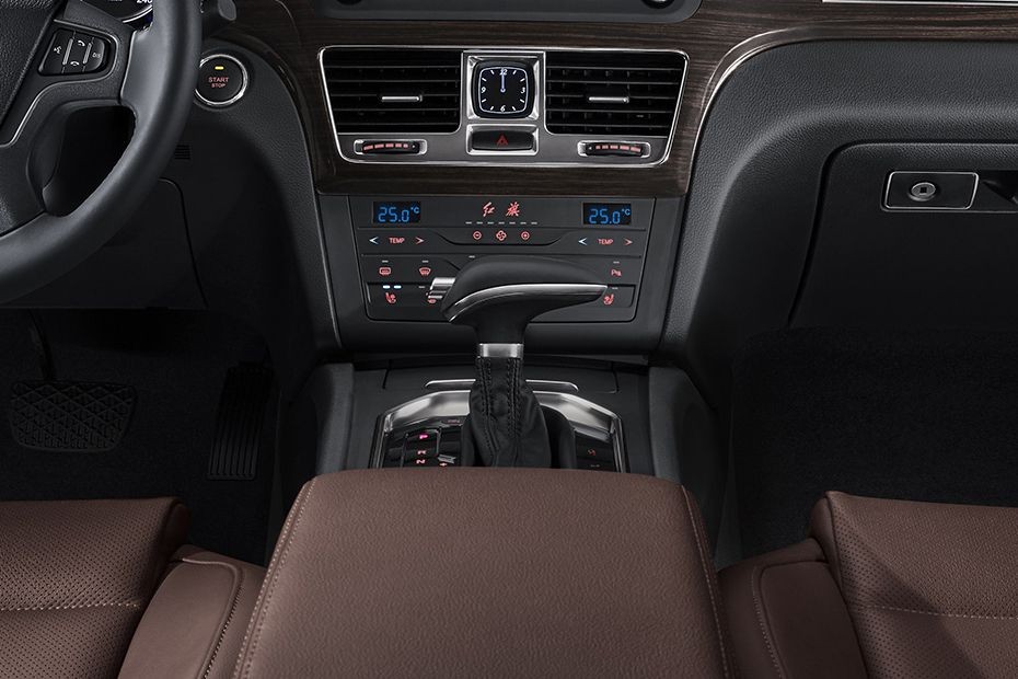 Hongqi H7 Gear Shifter in UAE