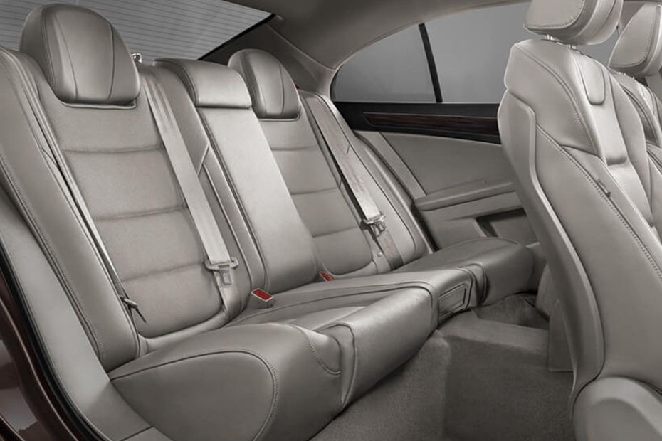 Hongqi H7 Rear Seats in UAE
