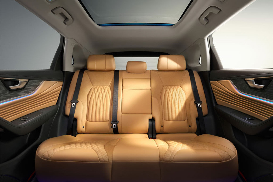 Hongqi HS5 Rear Seats in UAE