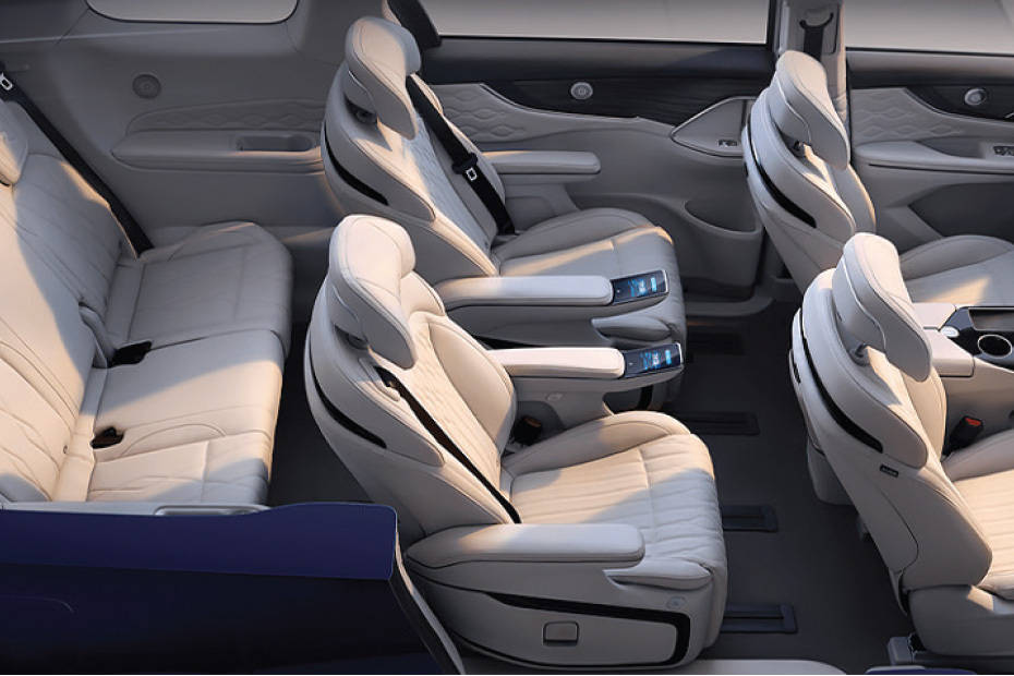 Forthing V9 Front And Rear Seats Together Forthing V9 Front And Rear Seats Together