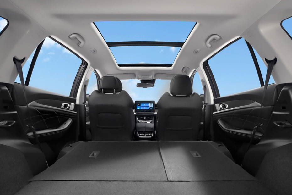 Folding Seats of Skywell ET5 in UAE