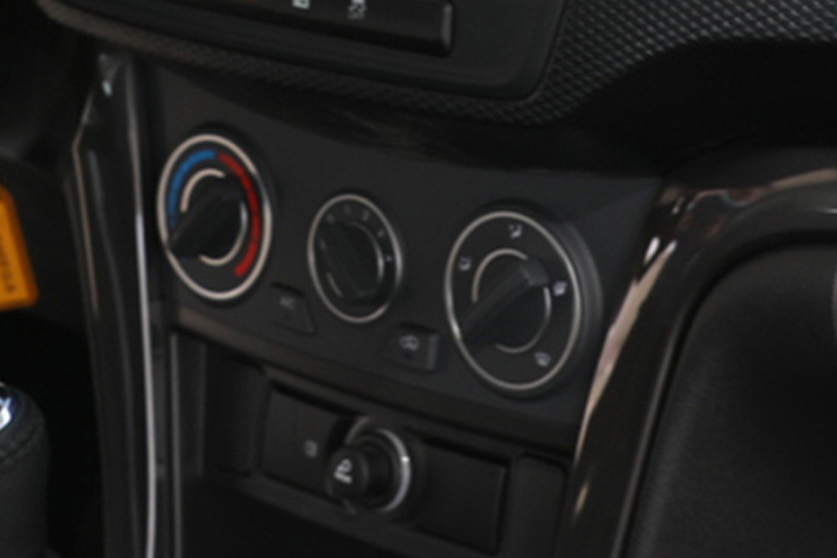 Front AC Controls of GWM Wingle 5 in UAE