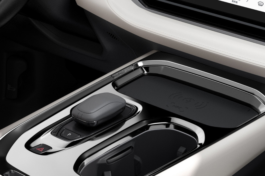 ZEEKR 009 Gear Shifter in UAE