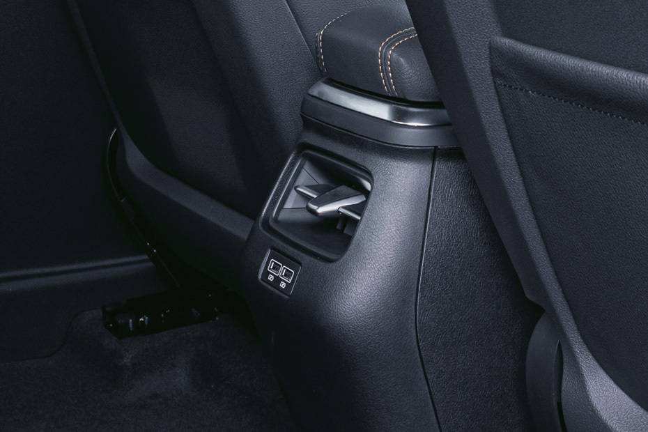 VF6 Rear AC Controls VF6 Rear AC Controls
