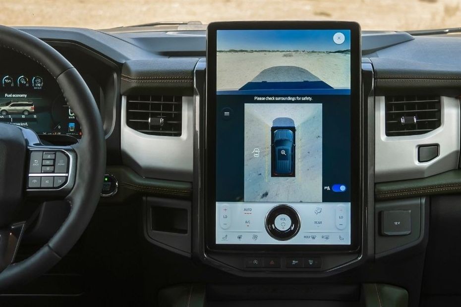 Expedition (2022-2024) touch screen in UAE