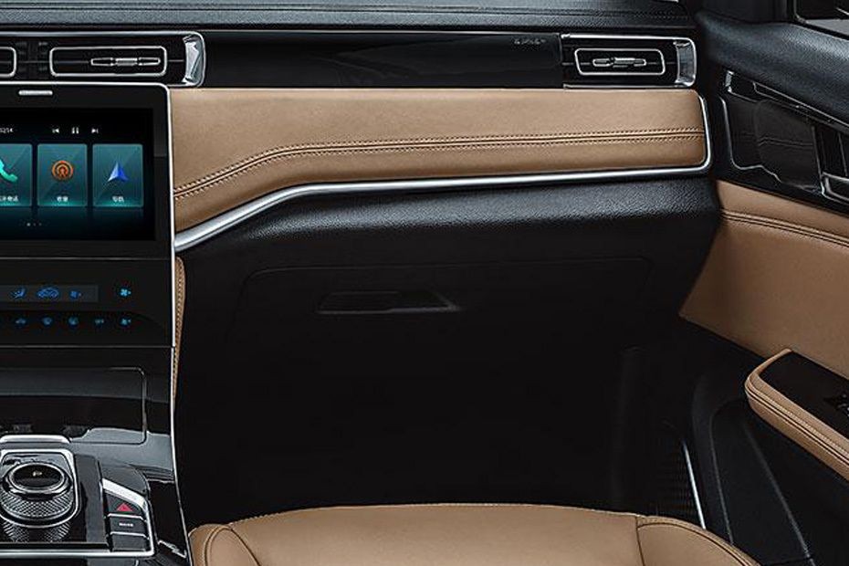 VGV U75 Plus Glove Box in UAE