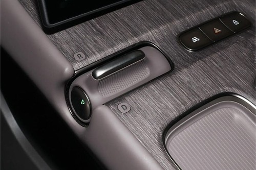 Center Controls of NIO EL8