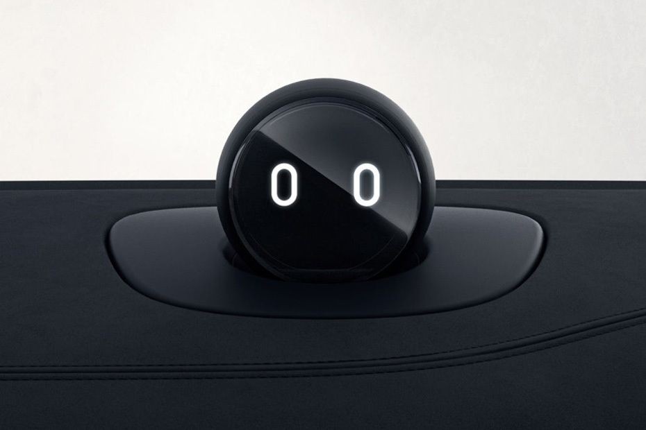 clock in NIO EC6 in UAE