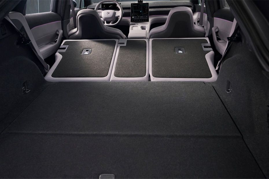 Folding Seats of NIO EC6 in UAE