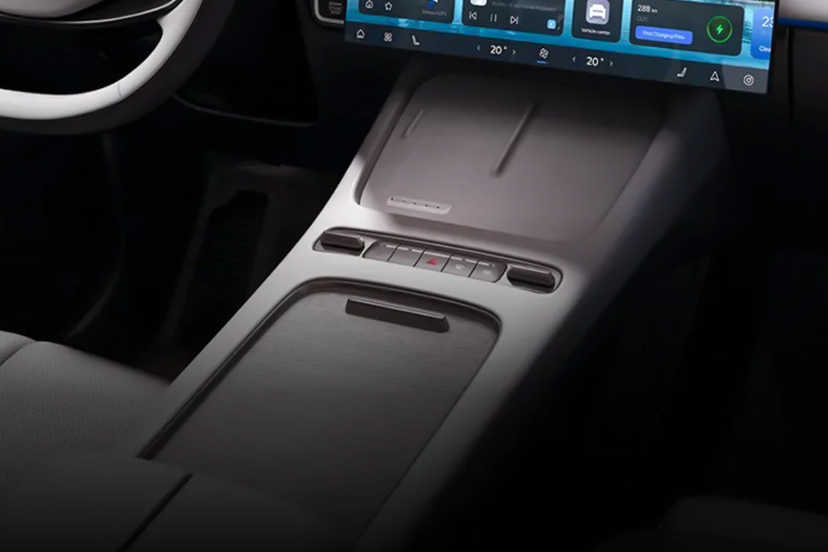 Center Controls of OMODA C7 in UAE