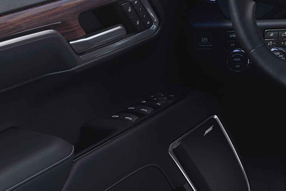 GMC Sierra LD Drivers Side In Side Door Controls in UAE