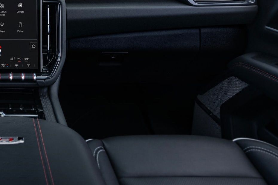 GMC Yukon Glove Box in UAE