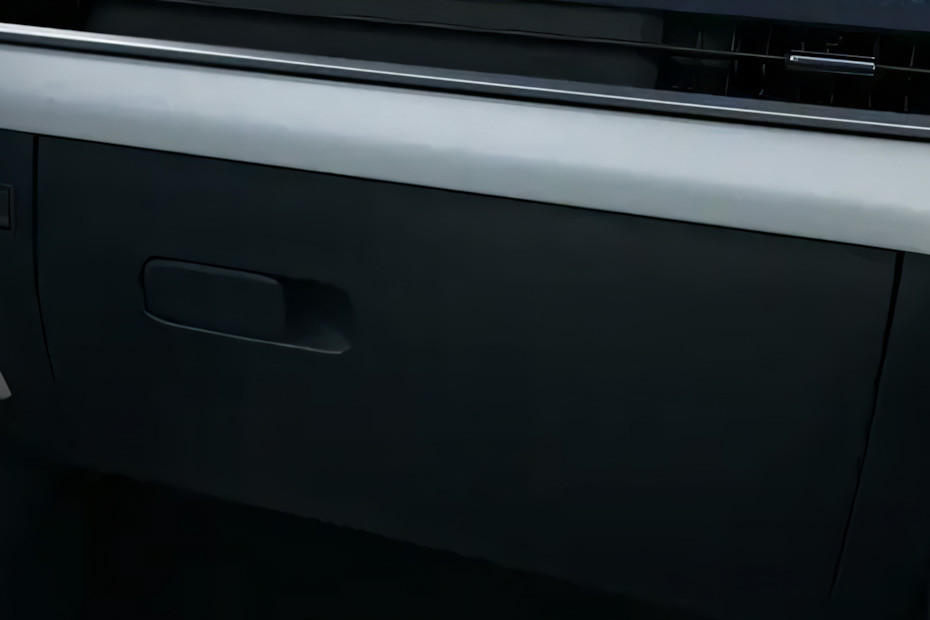 Jaecoo J5 Glove Box in UAE