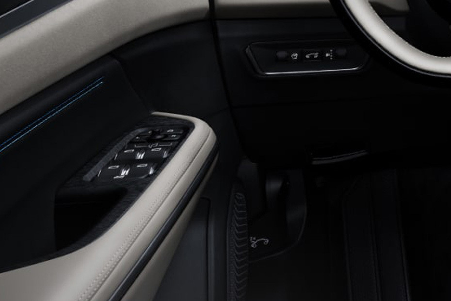 LYNK&CO 01 Drivers Side In Side Door Controls in UAE