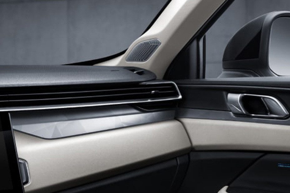 01 Front Side Ac Vents in UAE