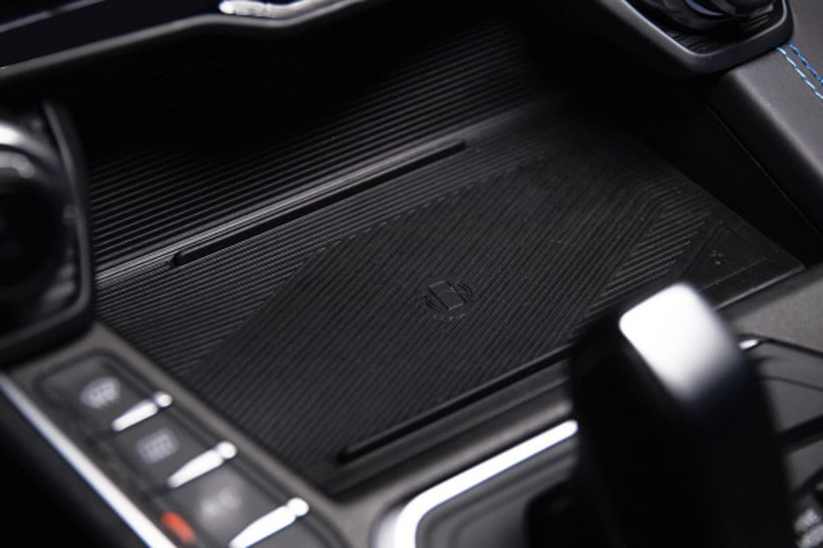 Power Accessories Outlet View of LYNK&CO 01 in UAE