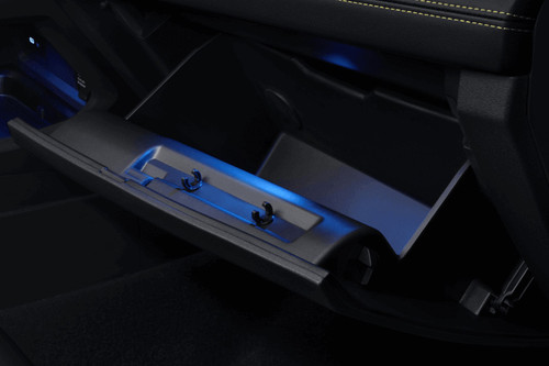 LYNK&CO 06 Glove Box Open