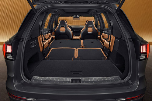 Folding Seats of LYNK&CO 09