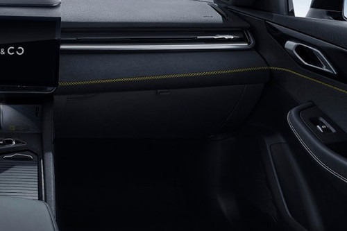 LYNK&CO 03 Glove Box