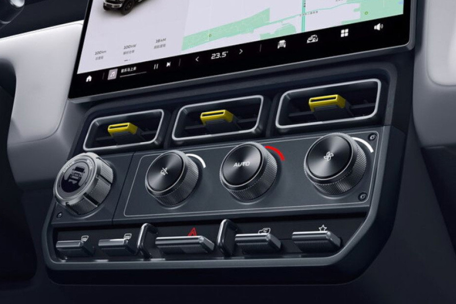 Front AC Controls of iCaur V23 in UAE