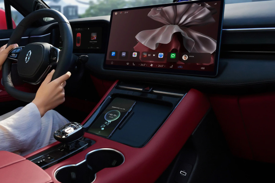 5 Center Console in UAE