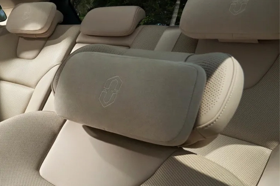 5 Front Seat Headrest 5 Front Seat Headrest