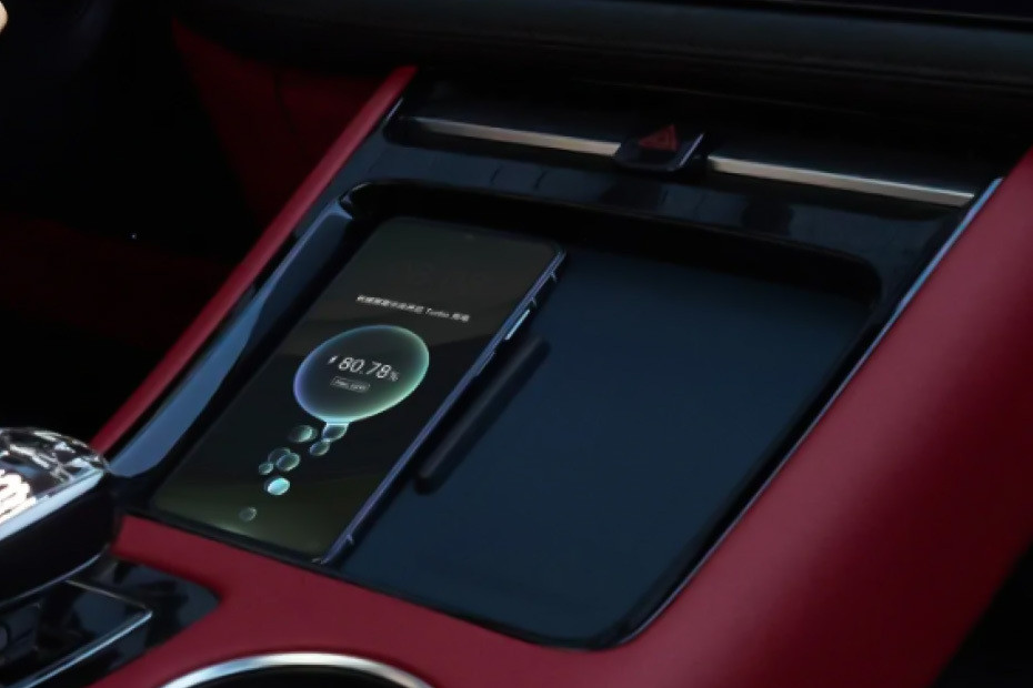 Power Accessories Outlet View of AITO 5 Power Accessories Outlet View of AITO 5