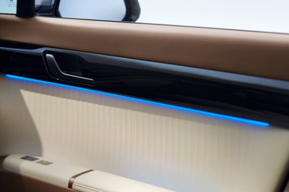 door handle interior of Hyundai Azera in UAE