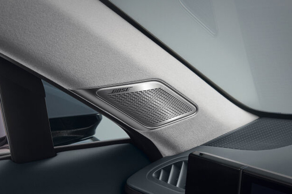 Speakers View of Hyundai Azera in UAE