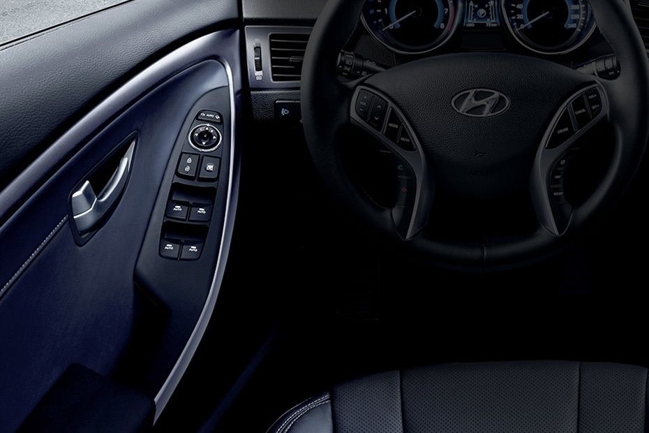 Hyundai i30 Drivers Side In Side Door Controls in UAE