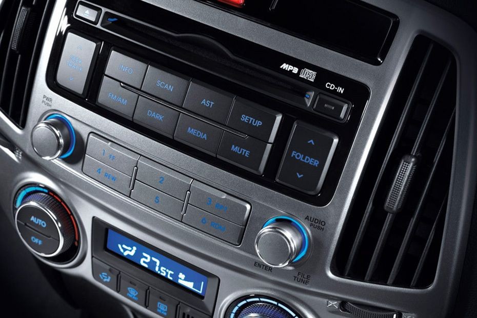 Front AC Controls of Hyundai i20 5DR in UAE