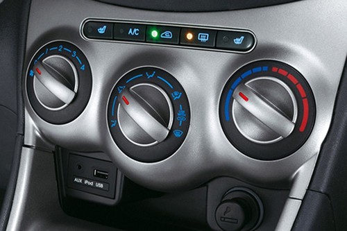 Front AC Controls of Hyundai i10