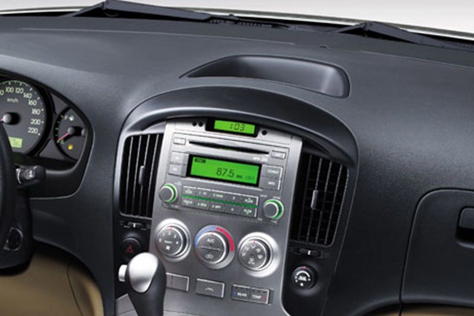 Side AC Controls of Hyundai H-1 in UAE