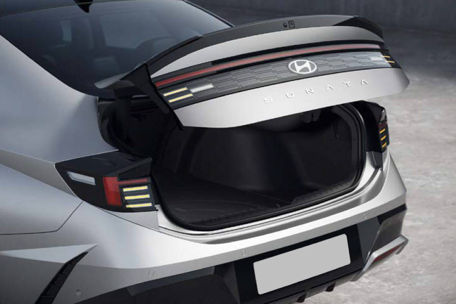 Sonata Trunk Open Sonata Trunk Open