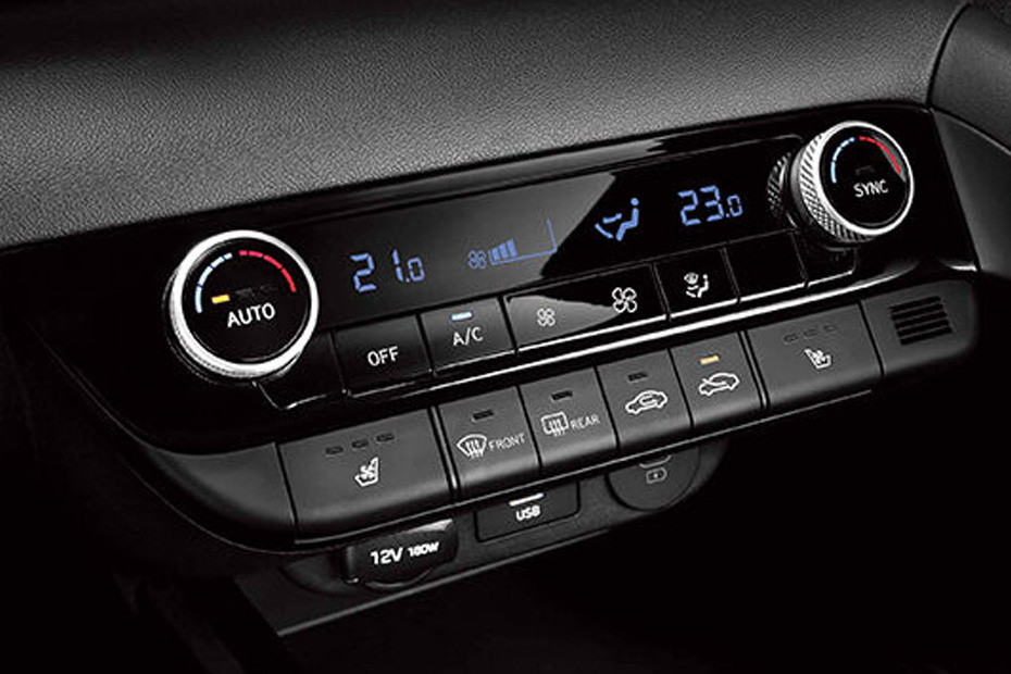 Front AC Controls of Hyundai Elantra in UAE
