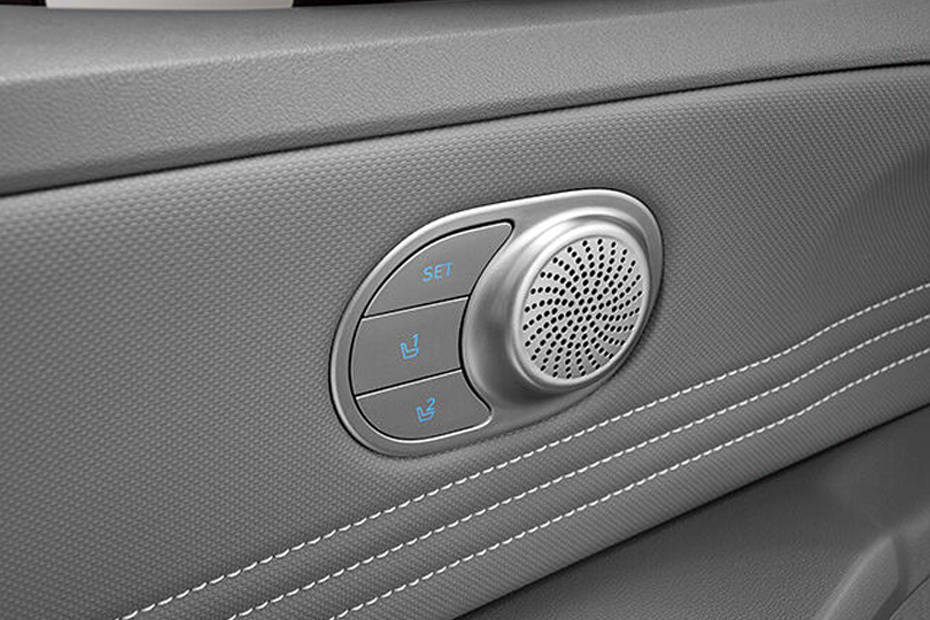 Speakers View of Hyundai Elantra Speakers View of Hyundai Elantra