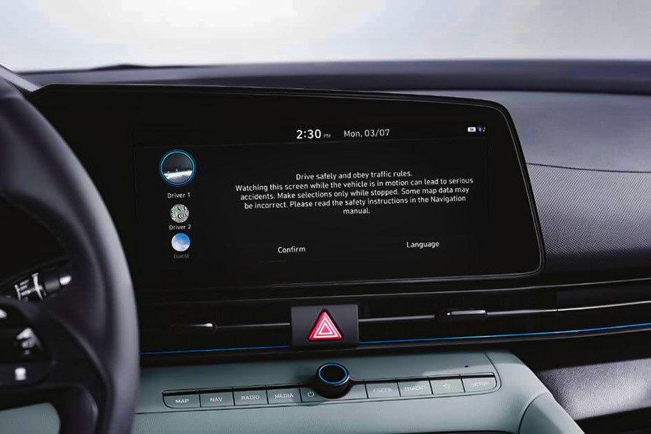 Stereo View of Elantra in UAE