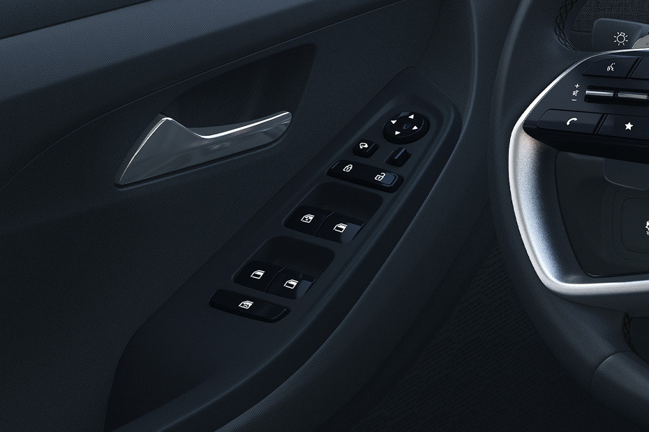 Hyundai Creta Drivers Side In Side Door Controls in UAE