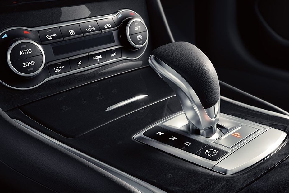 Infiniti Q30 Gear Shifter in UAE