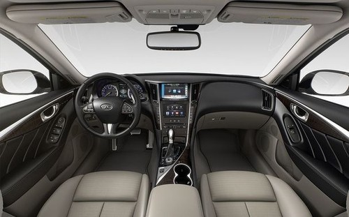 Dashboard View of Q50 Hybrid