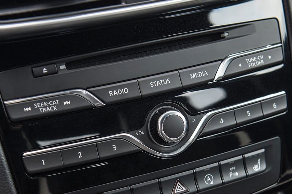 Stereo View of QX30 in UAE