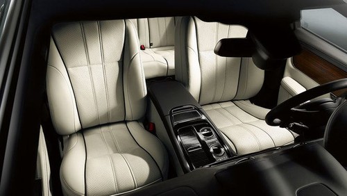 XJ Portfolio LWB Front Seats