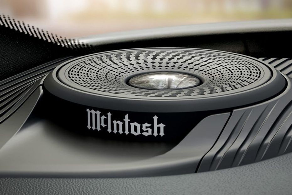 Speakers View of Jeep Grand Cherokee in UAE