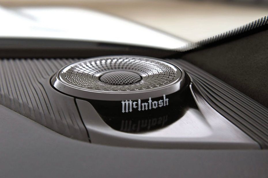 Speakers View of Jeep Grand Cherokee in UAE