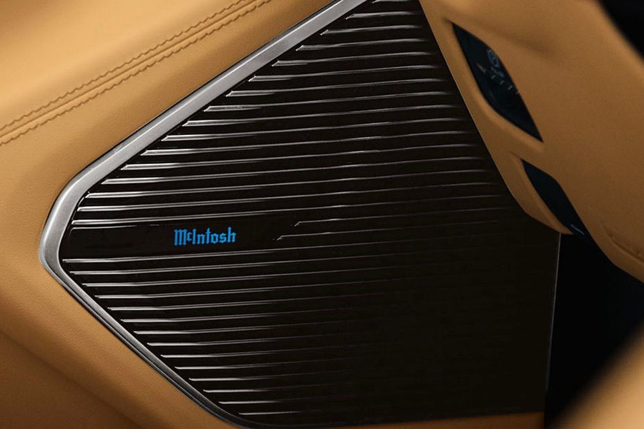 Speakers View of Jeep Grand Cherokee in UAE