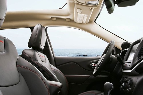 Cherokee (2022-2023) Front Seats