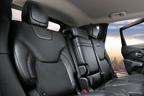 Jeep Cherokee (2022-2023) Rear Seats