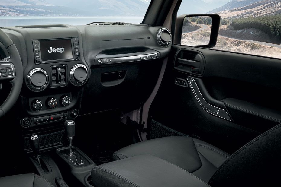 Jeep Wrangler Unlimited Passengers View in UAE