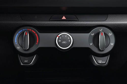 Front AC Controls of KIA Rio 4-Door